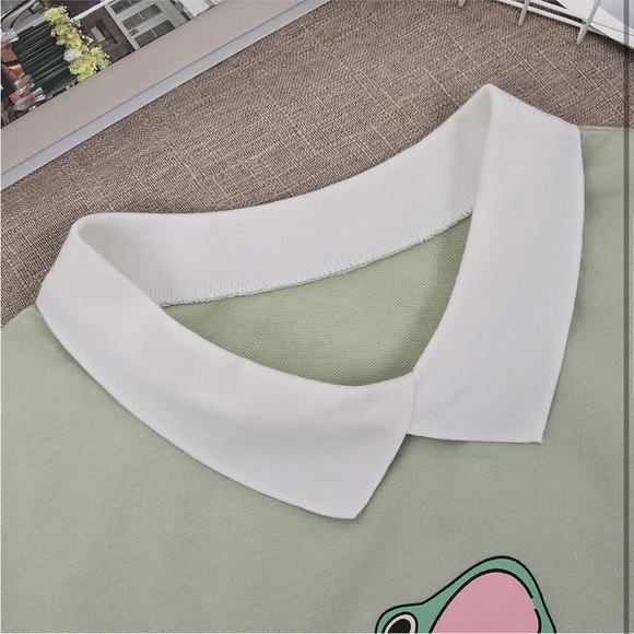 Green top with Frog Design and white collar - Picture 3 of 7